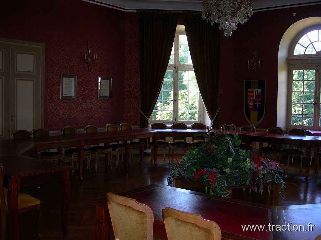 20080921 7 Rixheim 29.jpg - 21/09/2008 - 68170 RIXHEIMCLUB DE VƒHICULES ANCIENS D'ALSACE-MULHOUSE - CVAAM25�mes JOURNƒES EUROPƒENNES DU PATRIMOINEVisite de l'H™tel de Ville - Salle du Conseil (au premier Žtage)